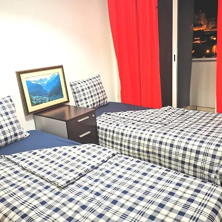 ゲストハウス Twin Beds Bedroom Sharing, Wifi And Ac, 300 Meters From Station