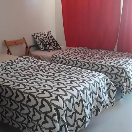 Twin Beds Bedroom Sharing, Wifi And Ac, 300 Meters From Station Гостевой дом *