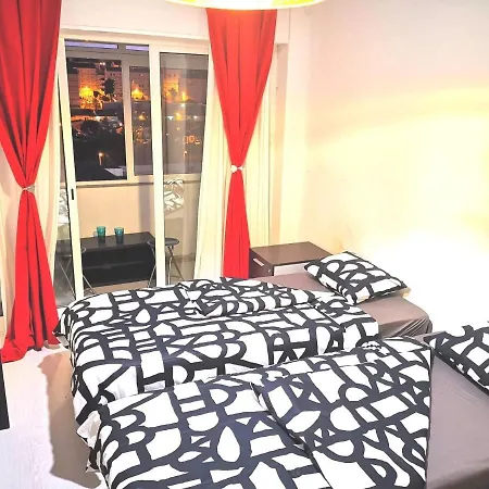 Twin Beds Bedroom Sharing, Wifi And Ac, 300 Meters From Station *